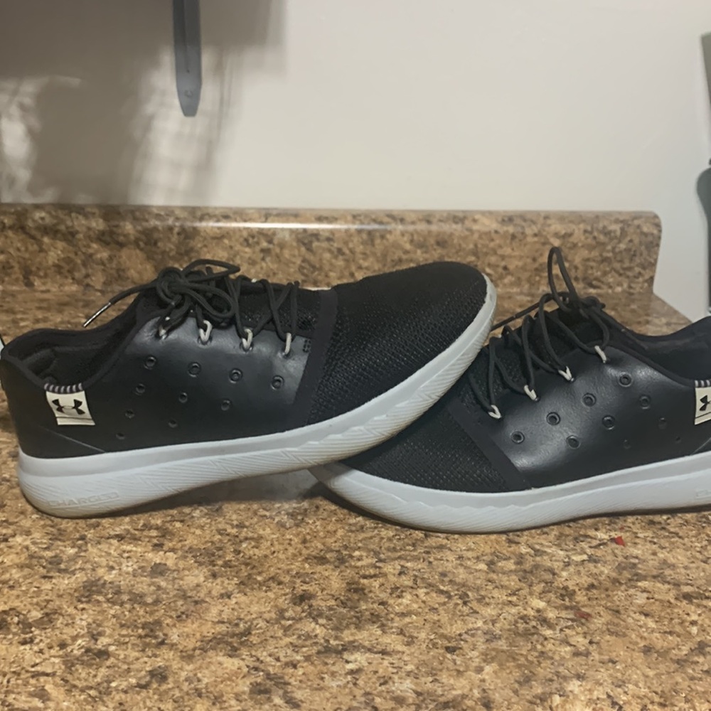 Black Men's Under Armour Shoes. Size 11 - Picture 2 of 7